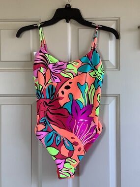 Maaji Signature Cut One Piece Swimsuit Reversible Coral Tropical SZ M